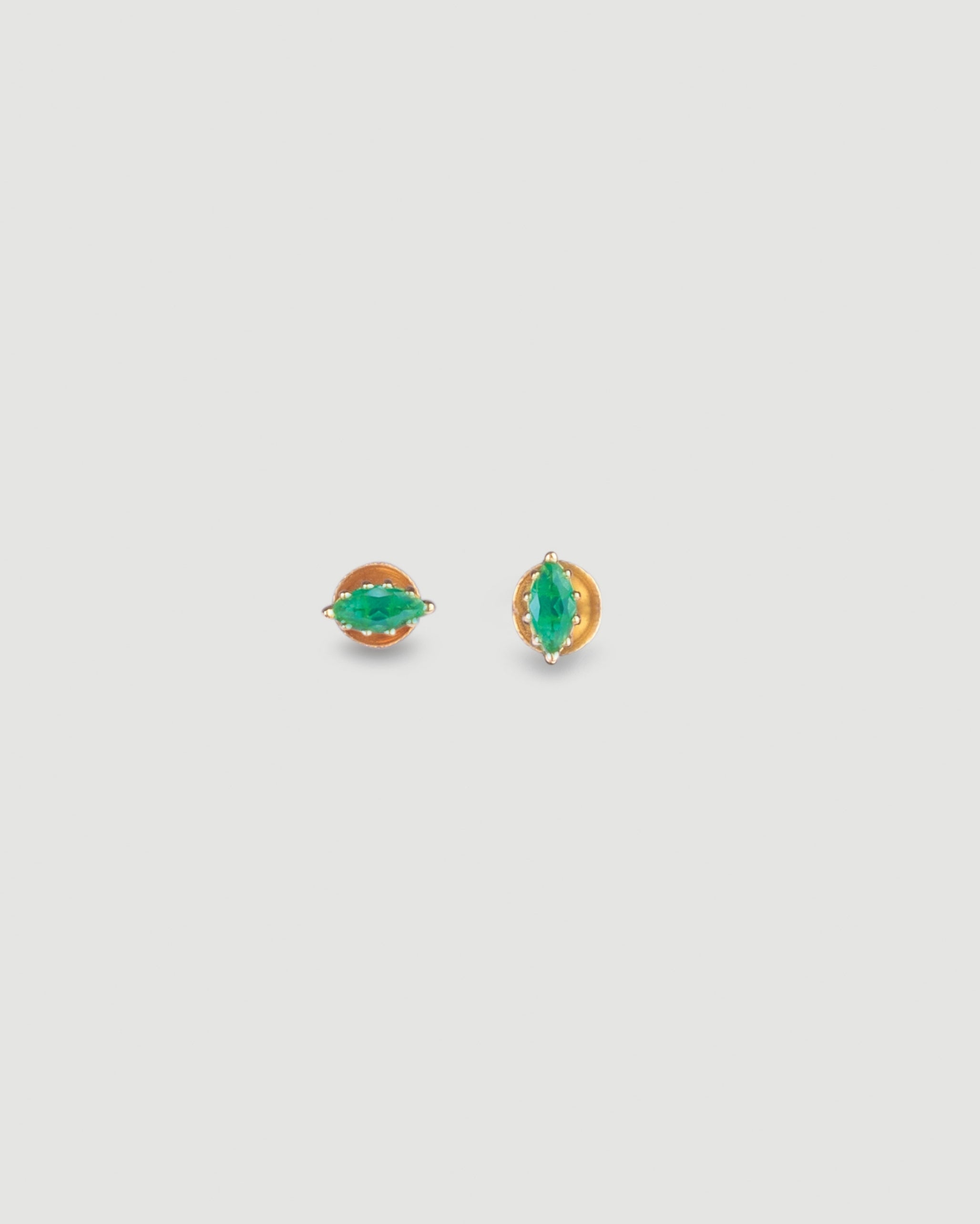 Oliva Studs